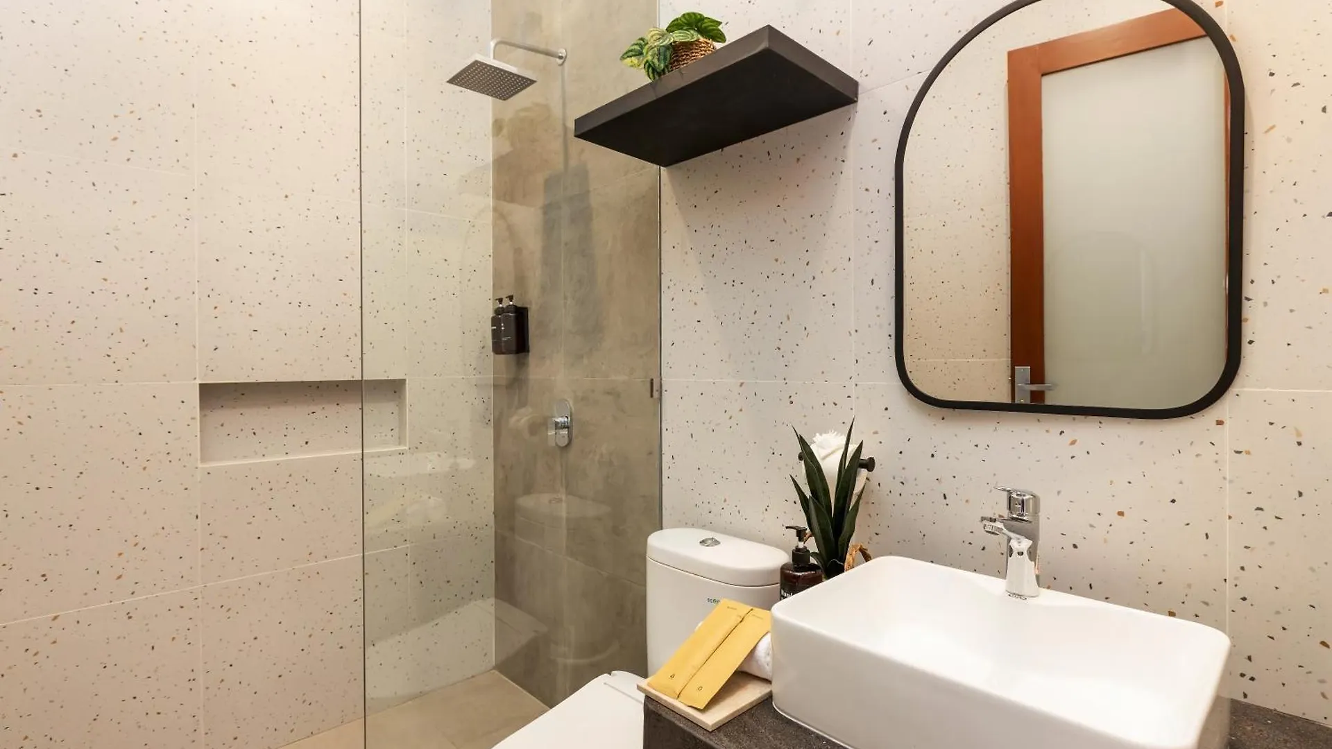 Villa Lavinia - Private Pool Villa - Seminyak Kuta - Double Six Beach 印尼
