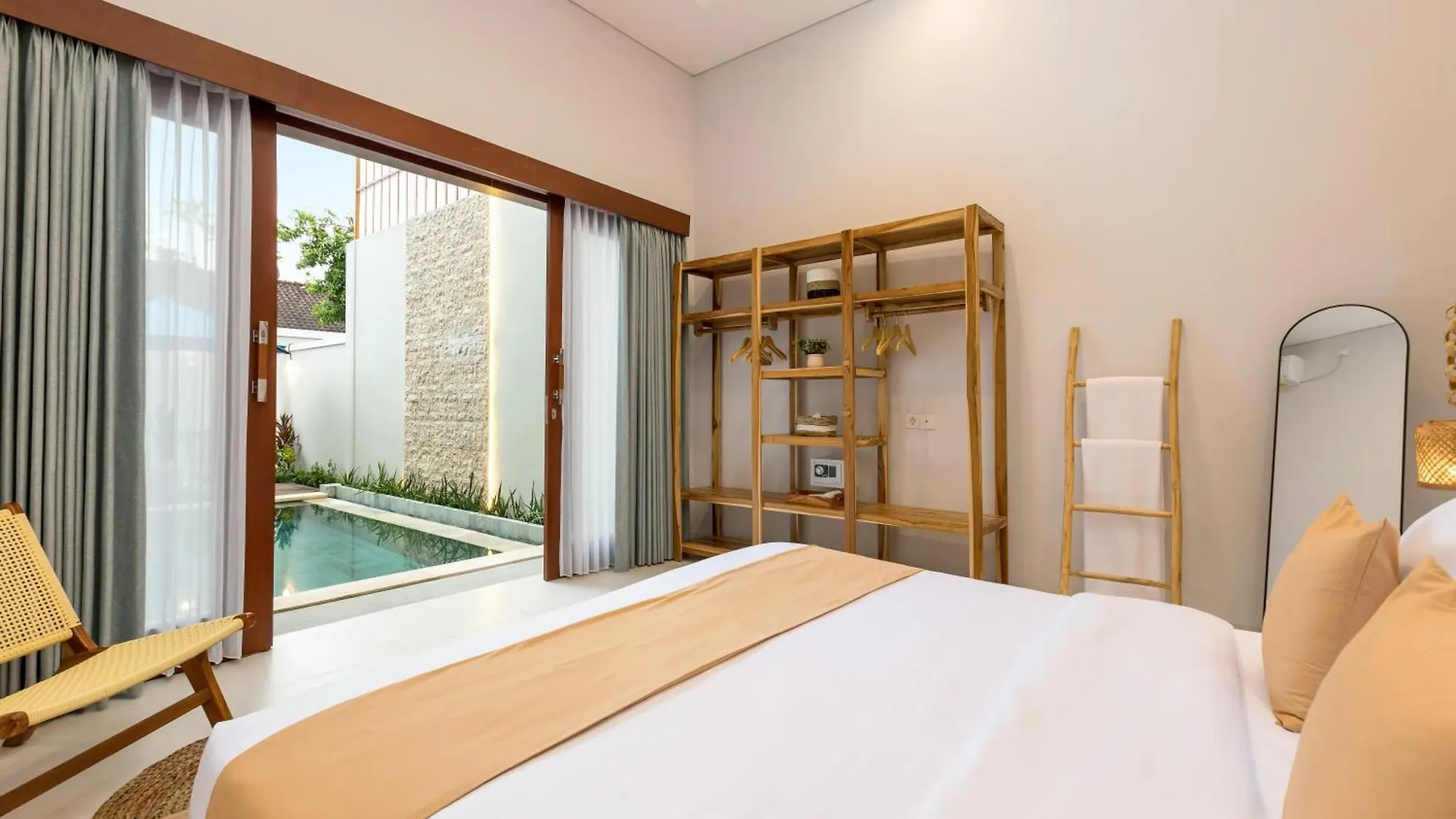 Villa Lavinia - Private Pool Villa - Seminyak Kuta - Double Six Beach Indonesia